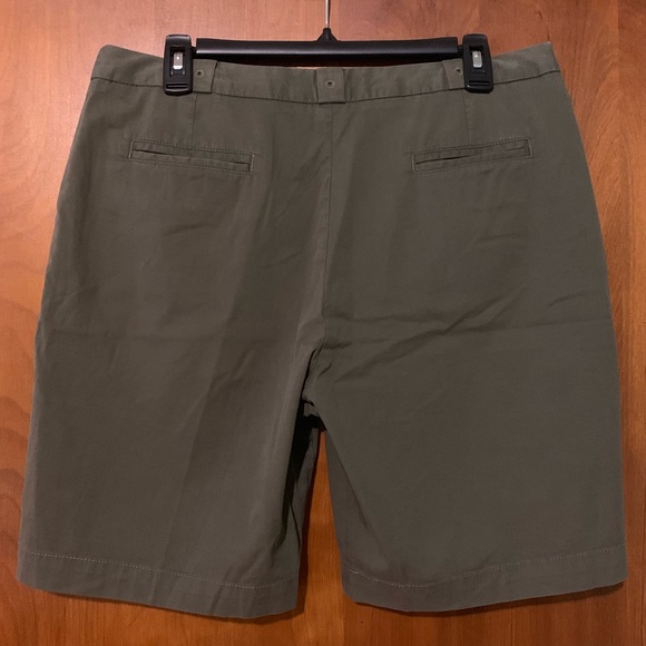 Lacoste Womens Pleated Green Khaki Shorts Size 12 - Picture 6 of 8